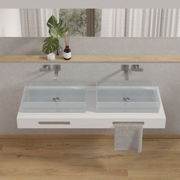 Bagno sospeso con fori porta asciugamano in ocritech scatolato e lavabi in vetro